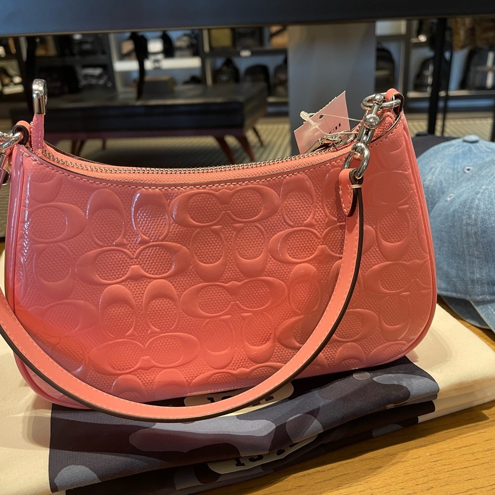NWT Coach CDA98 Teri Shoulder Bag In Signature Leather With Heart Charm Pink - Picture 4 of 15
